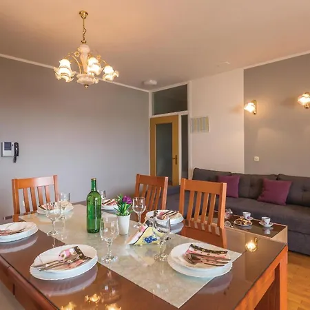Stunning Apartment In Makarska With Kitchen Exterior photo