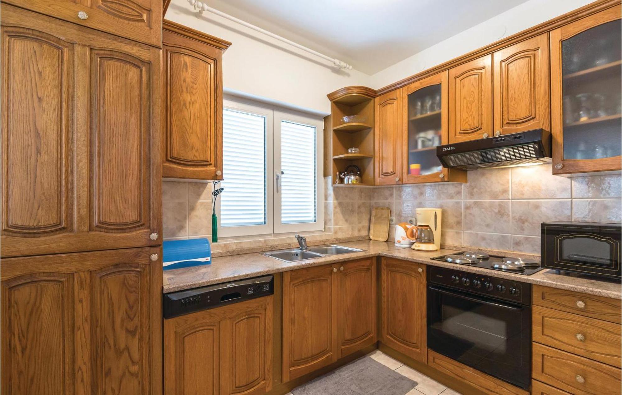 Apartament Stunning In With Kitchen *